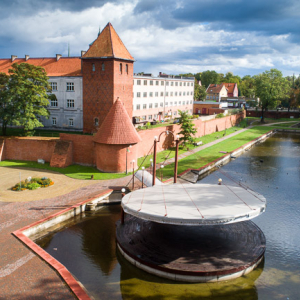 Braniewo, amfiteatr i liceum hosianum. EU, PL, Warm-Maz. Lotnicze.